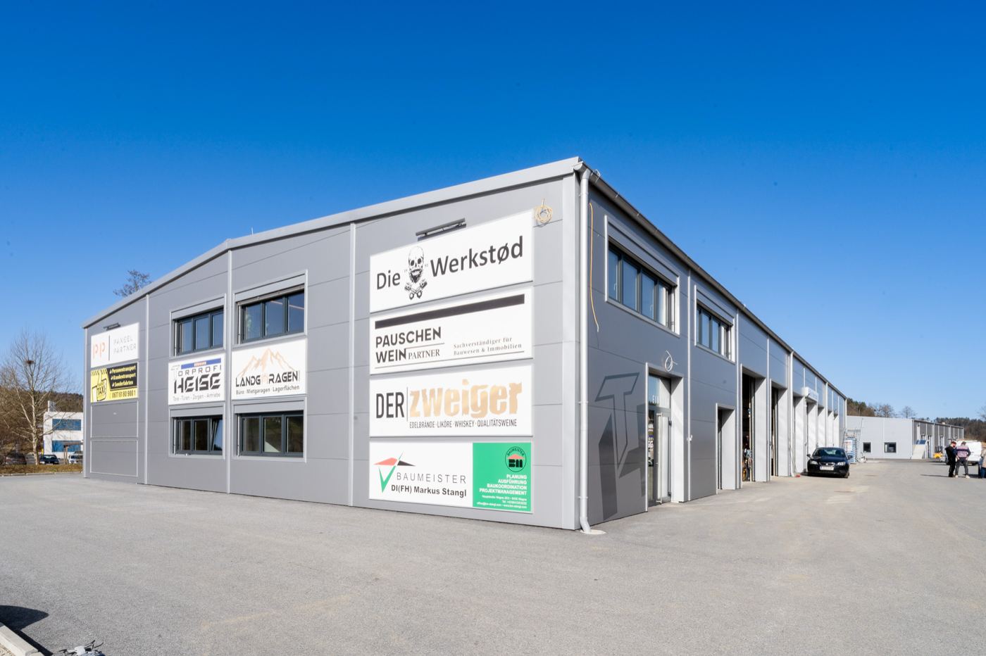 Landgaragen — Gewerbehalle mit Photovoltaikanlage — Ansicht 5