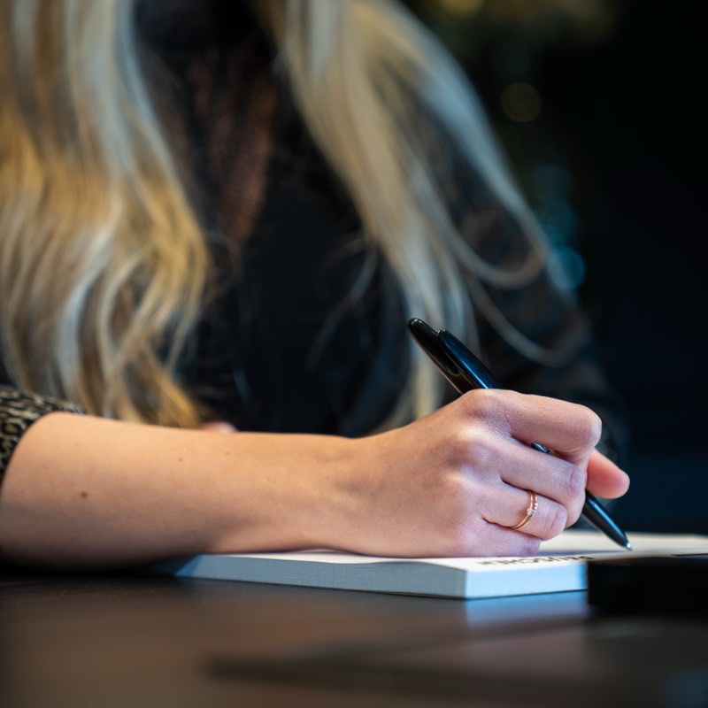 Gloria Eberhardt, Immobilienverwaltung